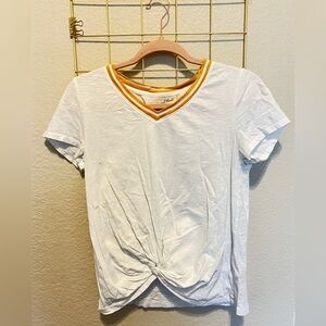 Universal Thread Women’s White Tee